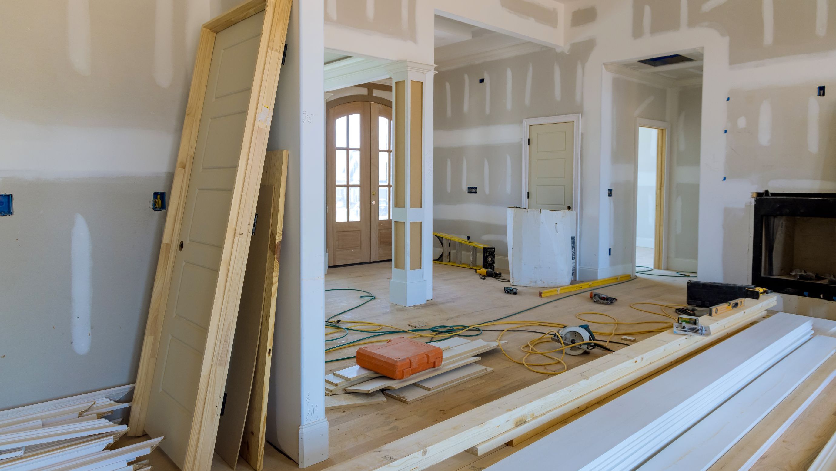 Rom under renovering med gipsplater